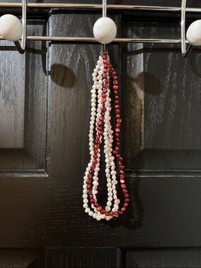 Triple-Strand Red and White Pearl Fashion Necklace for Women